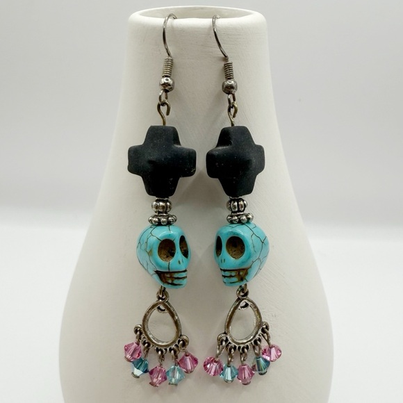 Skull Dangle Earrings with Pink Accents - Picture 1 of 4